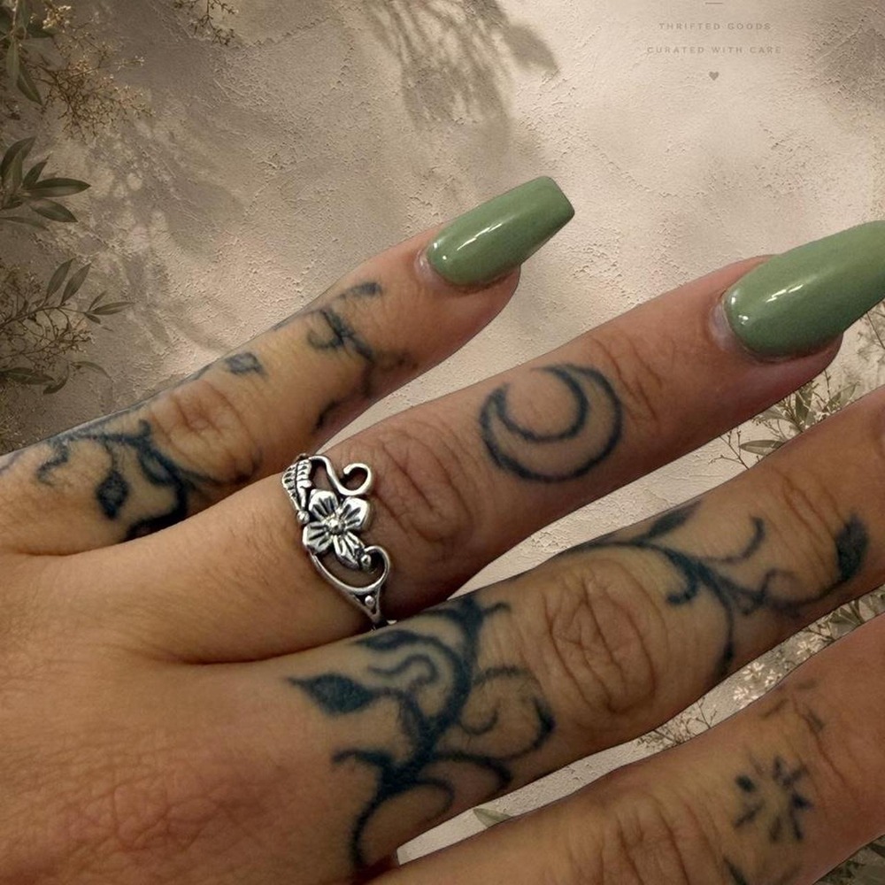 Silver Tone Floral Vine Ring Size 8 Botanical Flower Boho